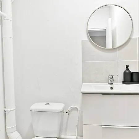 Petit Et Lumineux Pres De Paris *