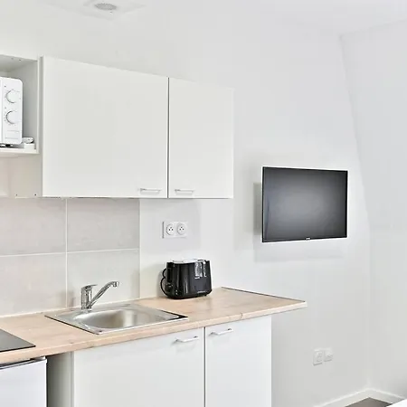 Petit Et Lumineux Pres De Paris *